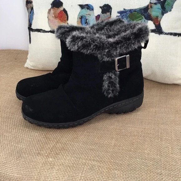 Khombu Women’s Lindsey Suede Ankle Boots - Picture 3 of 10